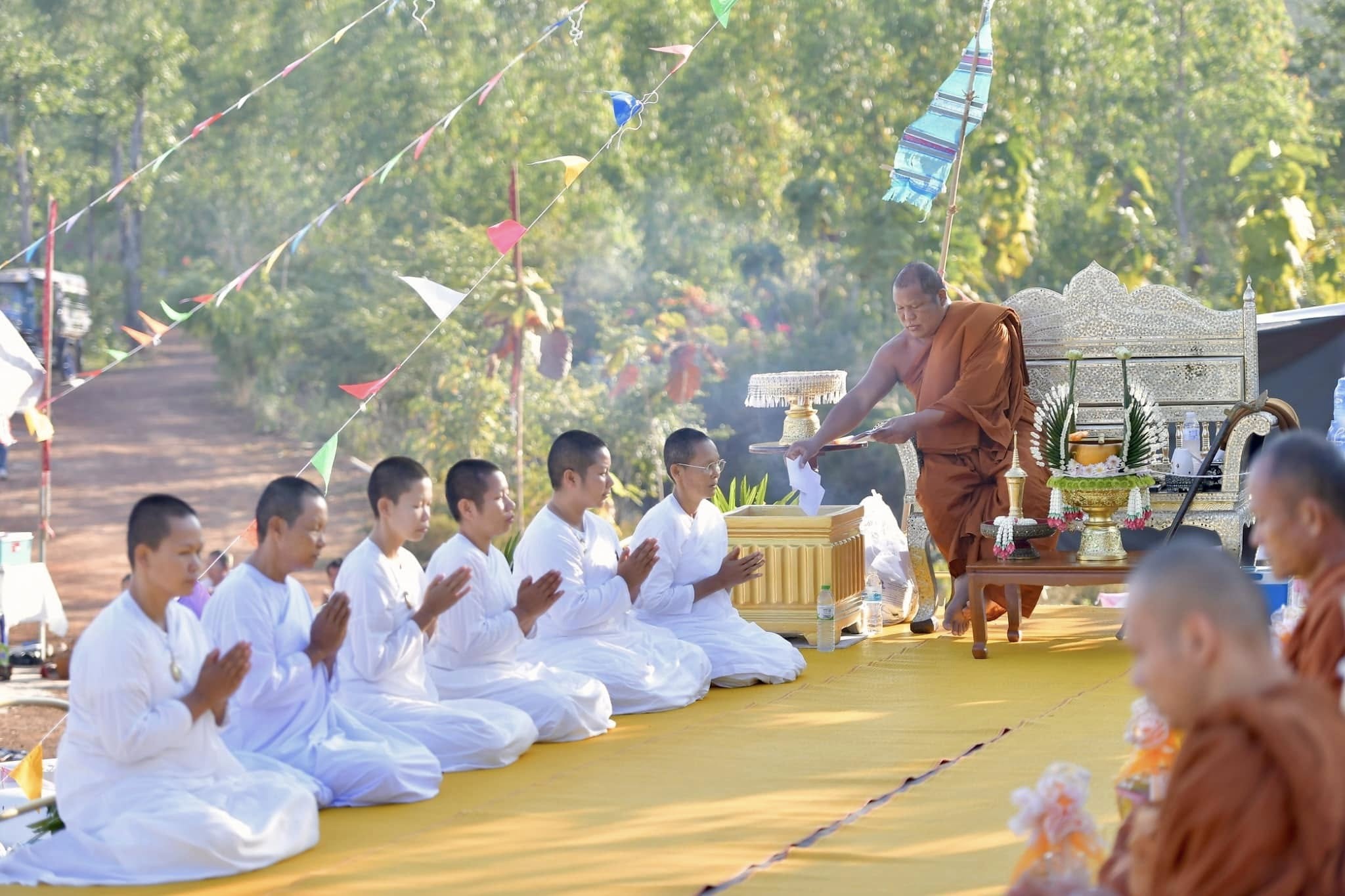 การวางสลากในบุญภูกุ้มข้าว